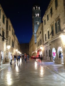 Sind die Kreuzfahrtschiff-Herden mal weg, zeigt die Stradun von Dubrovnik erst ihren Charme