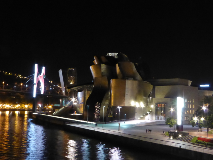 Das Guggenheim Museum bei Nacht