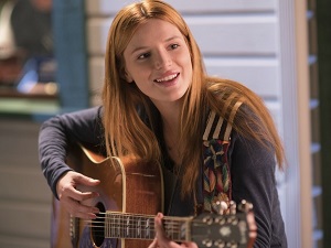 midnight sun, katie, bella thorne, gitarre