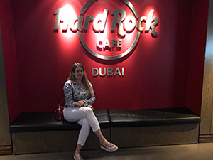 hard rock cafe dubai, essen, souvenir, live musik