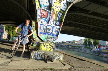 Donaukanal, Radfahrer, Brücke, Grafitti