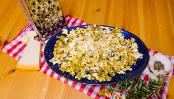 popcorn, selbermachen, knoblauch, würzig, salzig, parmesan,