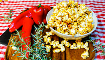 popcorn, selber machen, paprika, scharf, würzig, rot, salzig,