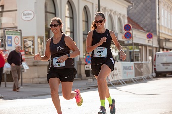 Läuferinnen beim Badener Stadtlauf