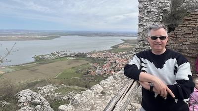 Blick von Burgruine Děvičky auf den Stausee Nové Mlyny in der Pálava.