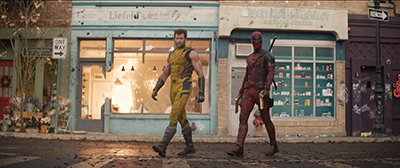 Hugh Jackman als Wolverine und Ryan Reynolds als Deadpool im Gleichschritt.