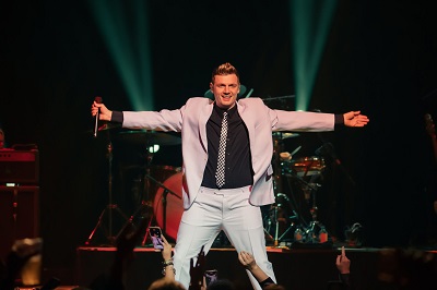 Nick Carter live auf einer Bühne