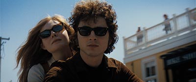 Timothée Chalamet als Bob Dylan und Elle Fanning als Sylvie Russo, die auf der damaligen Freundin Dylans, Suze Rotolo, beruht.