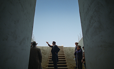 Adrien Brody als László Tóth auf der Baustelle in Der Brutalist.